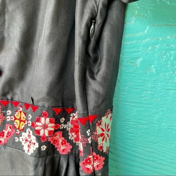 ANTHROPOLOGIE BLACK SILK GOTH EMPIRE WAIST EMBROIDERED DRESS SIZE LARGE NWOT - Picture 3 of 11